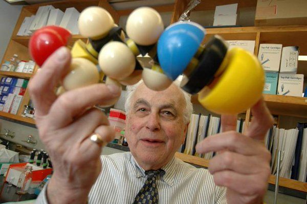 Giáo sư P.Talalay của Đại học Y Johns hopkin đã phát hiện hoạt chất BroccoRaphanin có khả năng detox cơ thể hiệu quả Giáo sư P.Talalay của Đại học Y Johns hopkin đã phát hiện hoạt chất BroccoRaphanin có khả năng detox cơ thể hiệu quả